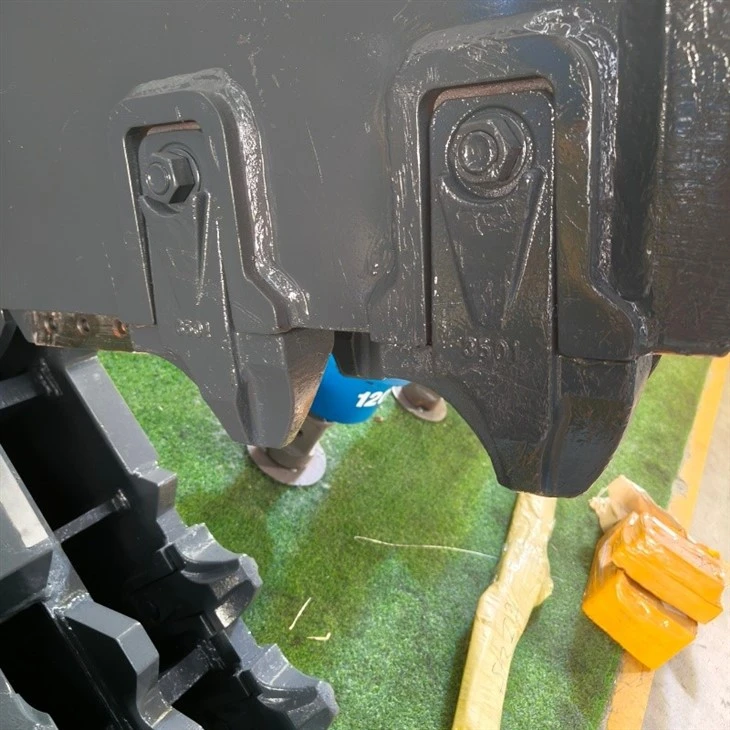 rotating pulverizer wear blades and spare parts